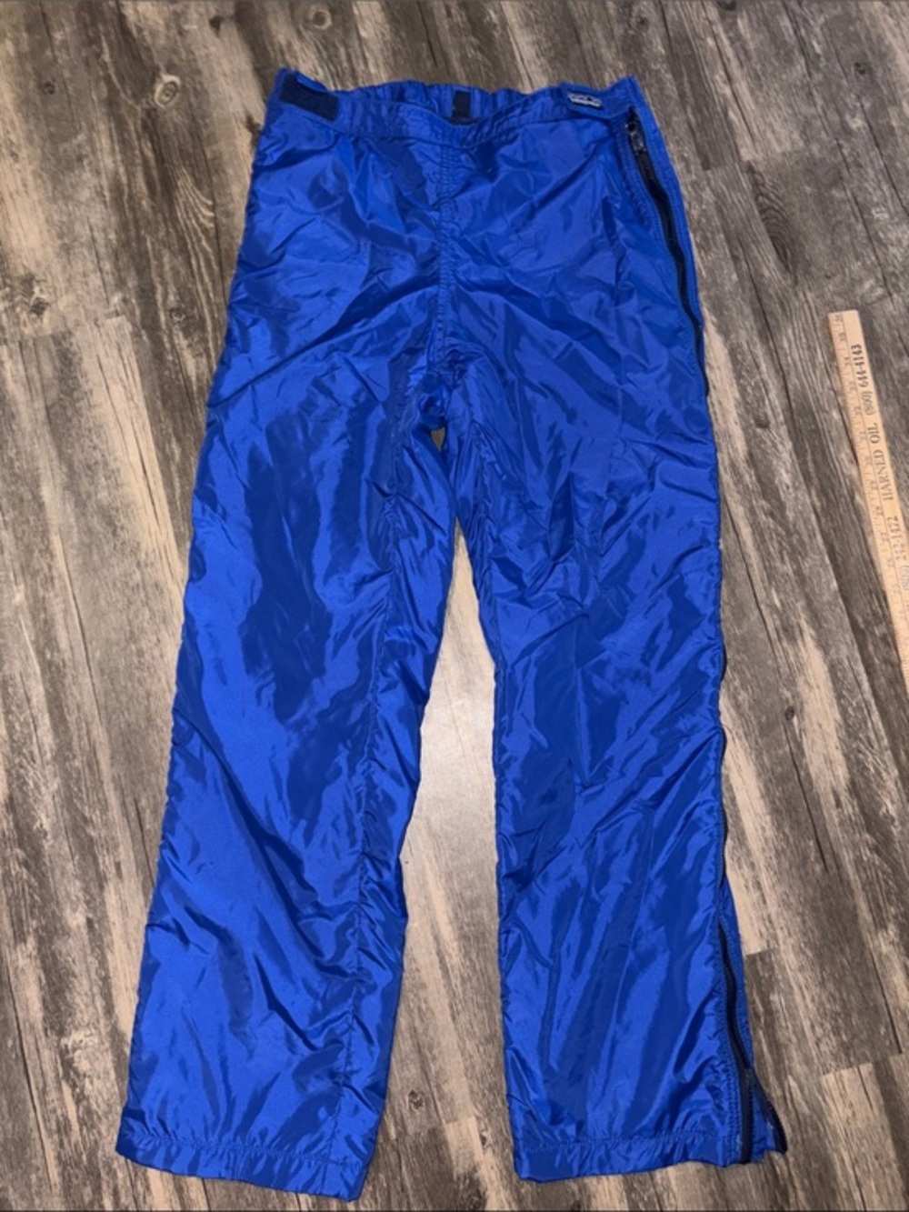 Vintage Patagonia snow/ pants - woman’s medium - zips all the way up